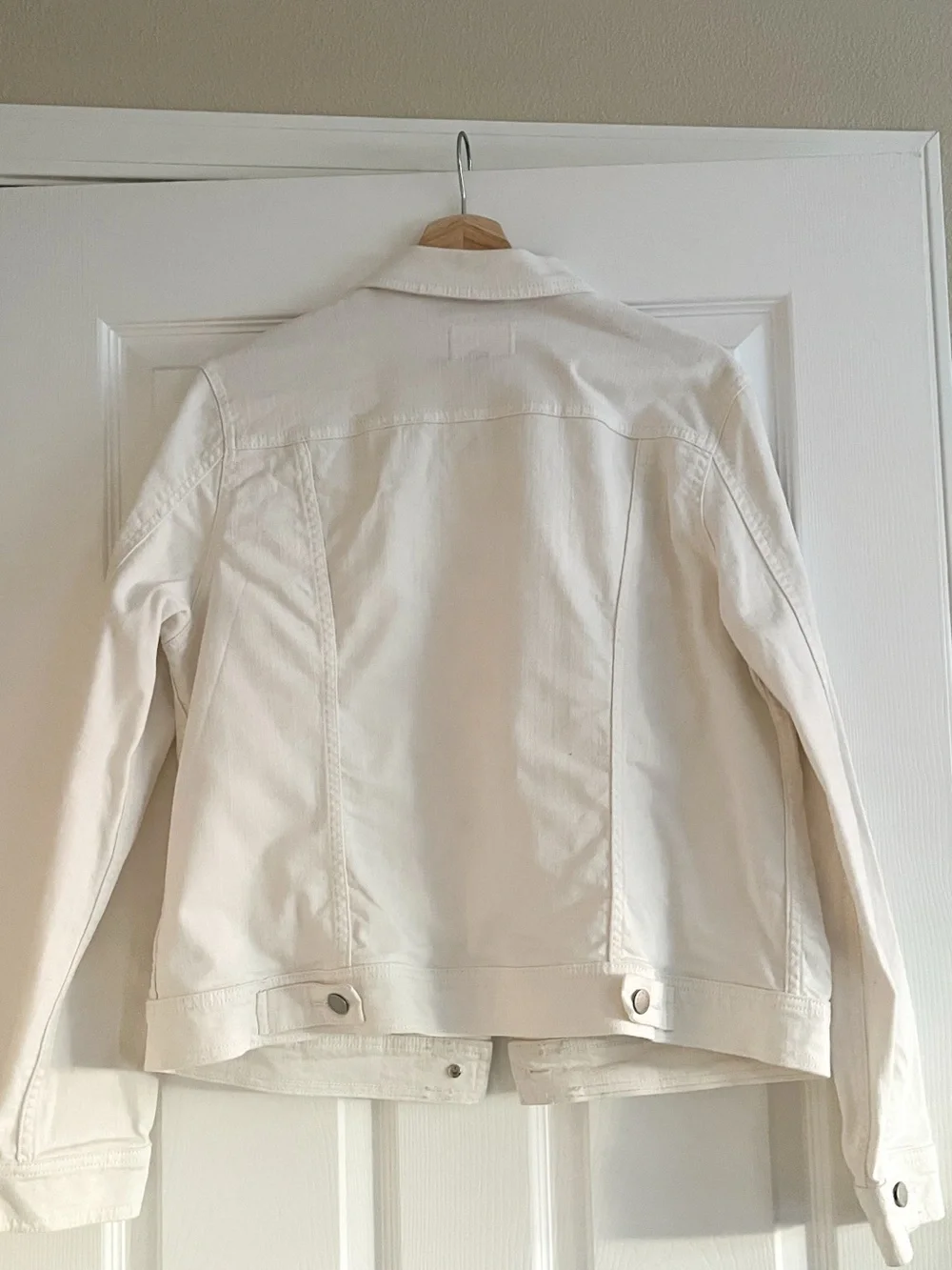 Universal Thread classic white